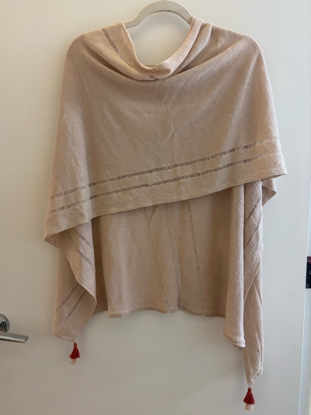 InCashmere 100% Linen Poncho Wrap Leight Beige Tassels OS